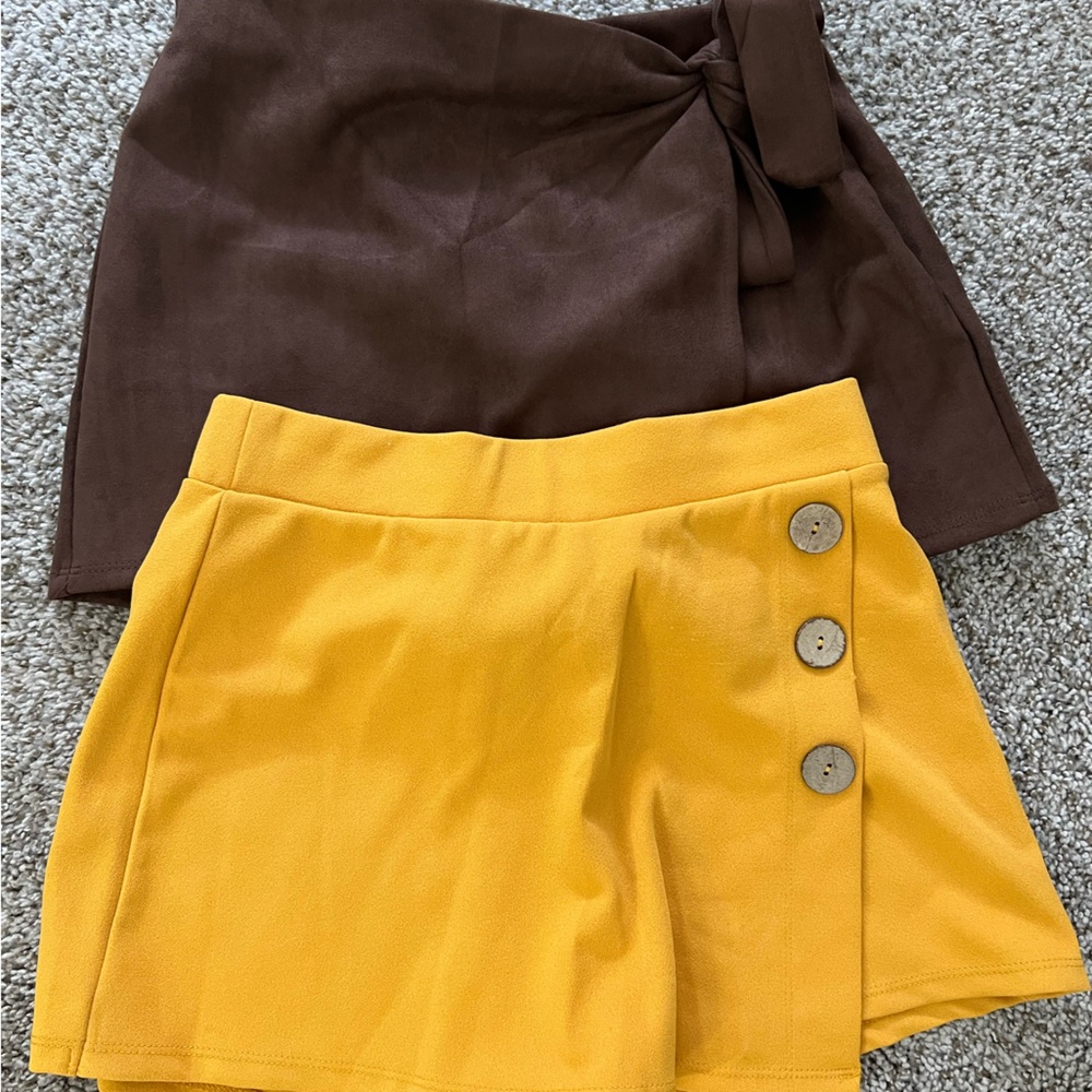 Shorts - Picture 2 of 3
